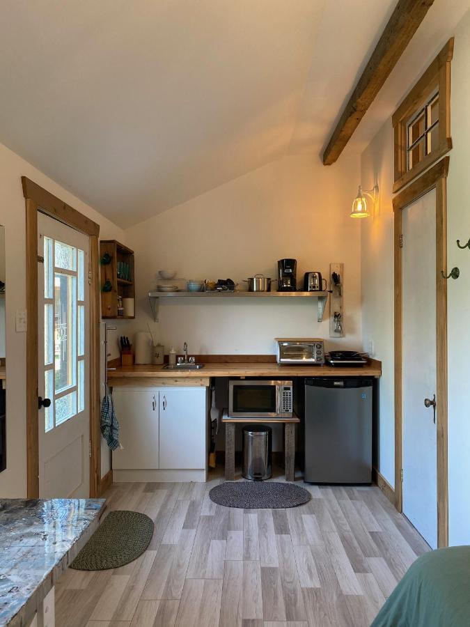 Auberge Et Salle De Spectacle La Fascine Isle-aux-Coudres Kültér fotó