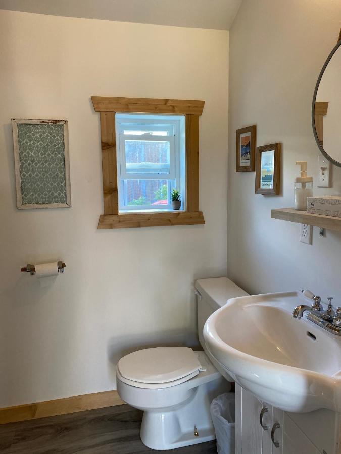 Auberge Et Salle De Spectacle La Fascine Isle-aux-Coudres Kültér fotó